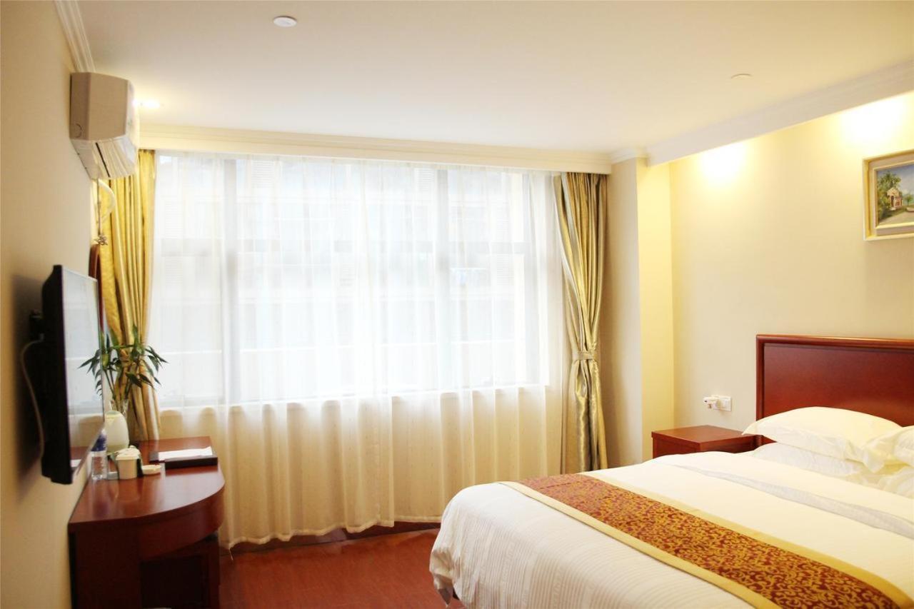 Greentree Wulumuqi Airport Hotel Urumqi Exterior photo